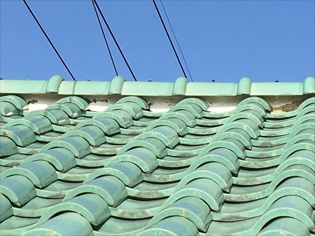 棟の下の漆喰